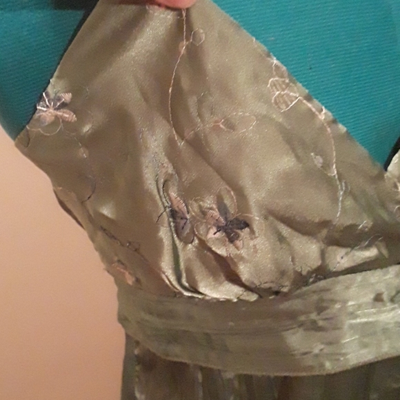 Top - Picture 2 of 2